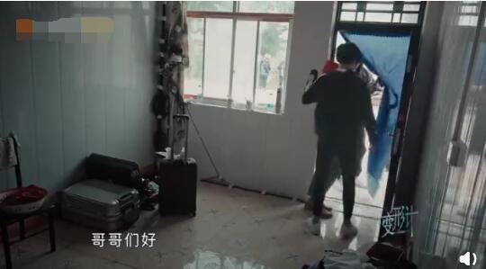 变形计袁杰多大微博多少 软萌少年因性格不刚来变形突破自己图片