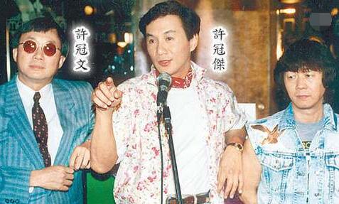 许冠武许冠英是双胞胎吗
