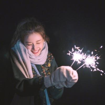 qq女生头像一男一女背图片