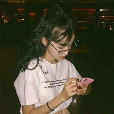 qq头像外国小女生萌图片