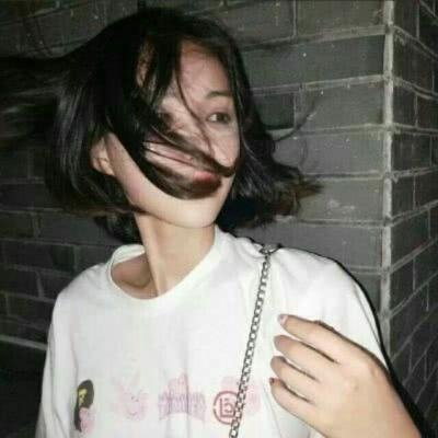 qq头像外国小女生萌图片