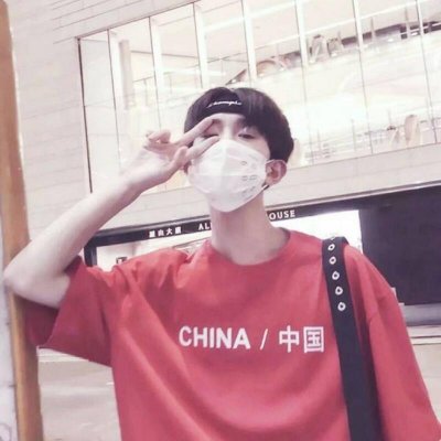 2019含着棒棒糖的男生头像动漫图片