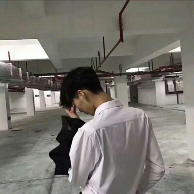 2019含着棒棒糖的男生头像动漫图片