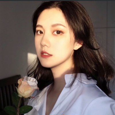 个性女生全身锁骨头像图片