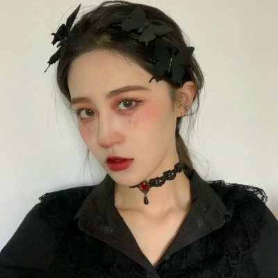 个性女生全身锁骨头像