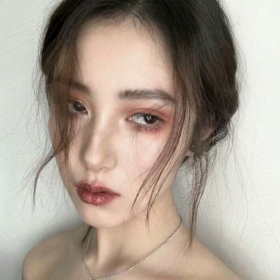 个性女生全身锁骨头像图片