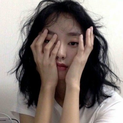 个性女生全身锁骨头像图片