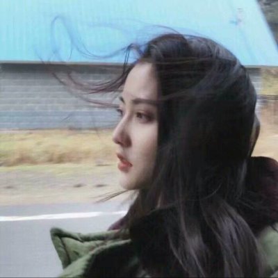 个性女生全身锁骨头像图片