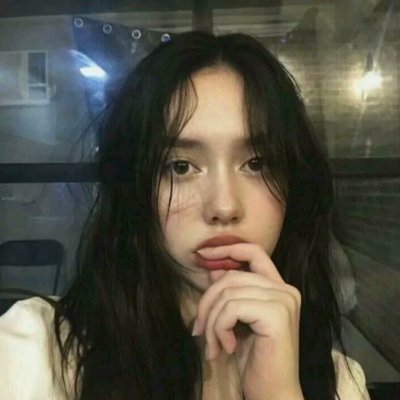 个性女生全身锁骨头像图片