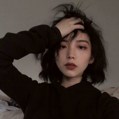 个性女生全身锁骨头像图片