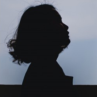女孩侧面阴影轮廓图片,女生唯美好看头像唯美图片