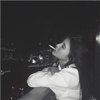 个性唯美好看头像女生气质高冷抽烟，女人抽起烟来的姿势没谁了图片