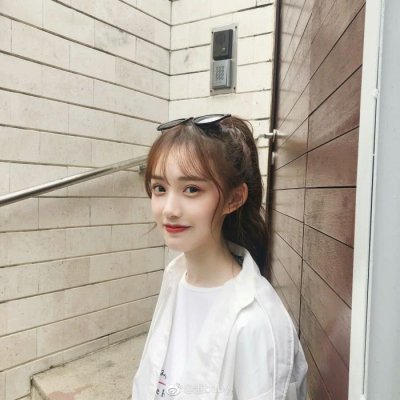 个性短发女生手绘头像图片
