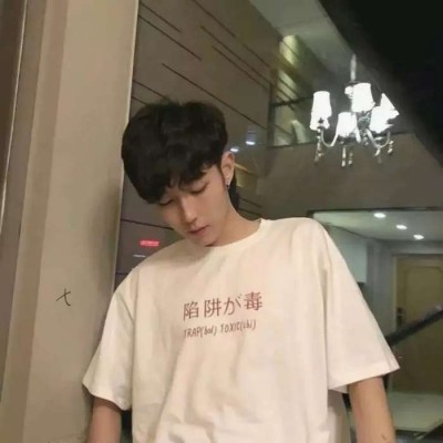 qq呆萌可爱qq动漫头像男生冷酷黑白