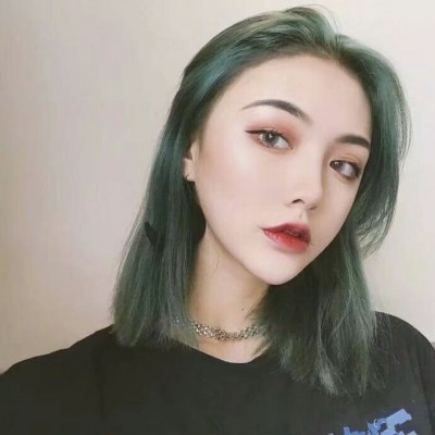女生头像半身白色衣服图片