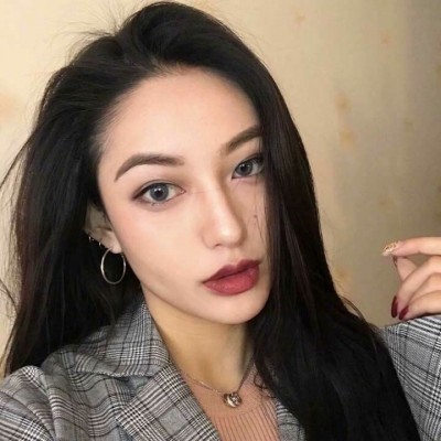女生头像半身白色衣服图片
