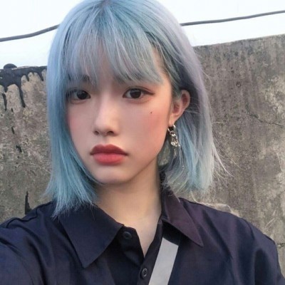 女生头像半身白色衣服图片