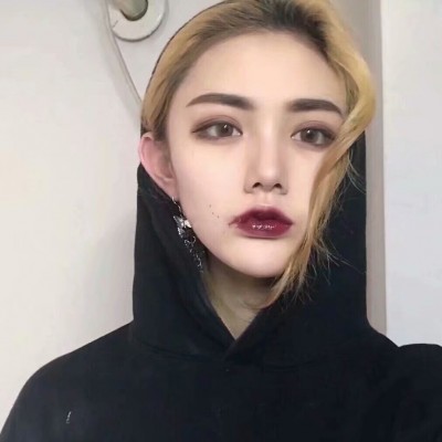女生头像半身白色衣服图片