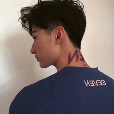 qq头像动漫白色男生图片