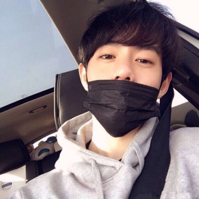 qq头像动漫白色男生图片