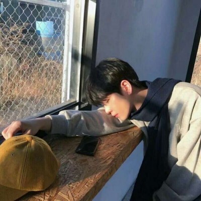 qq头像动漫白色男生图片