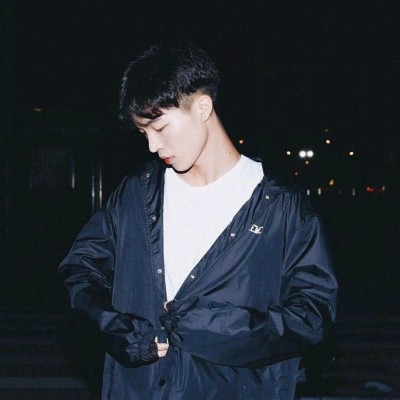 qq头像动漫白色男生图片