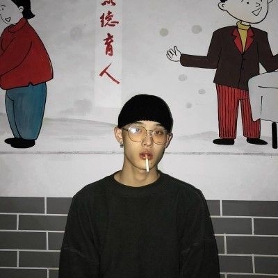 2019帅气潮流的很拽的头像男生头像抽烟图片