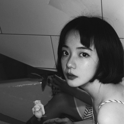 头像女生简单气质唯美图片