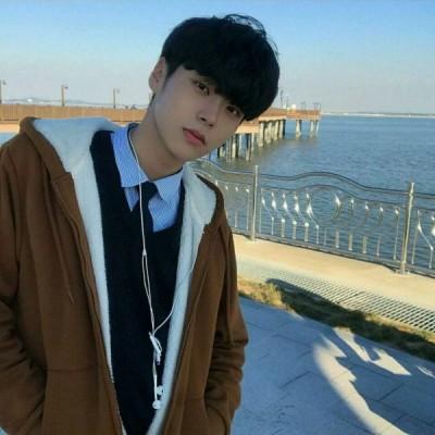 2019最新男生头像真实自拍照图片