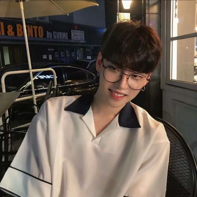 2019最新男生头像真实自拍照图片