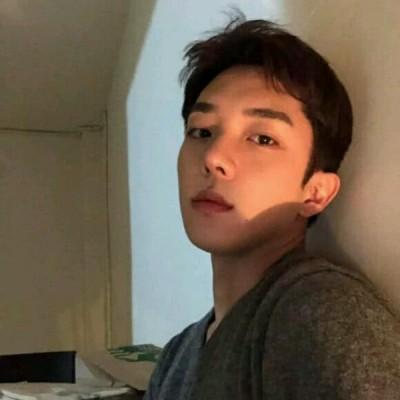 2019最新男生头像真实自拍照图片