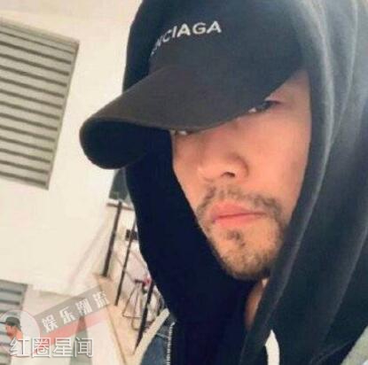 周杰伦怎么瘦了 和路人合影重回颜值巅峰网友超惊讶图片