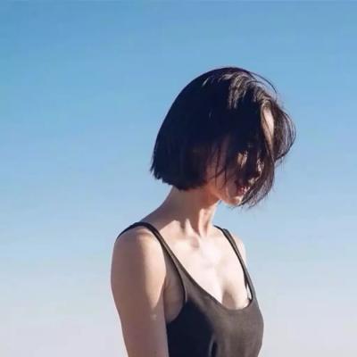黑白头像情侣 女生带字图片