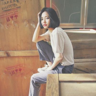 黑白头像情侣 女生带字图片