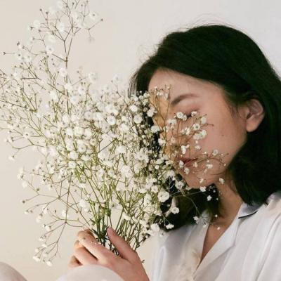 黑白头像情侣 女生带字图片