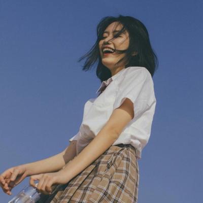 黑白头像情侣 女生带字图片