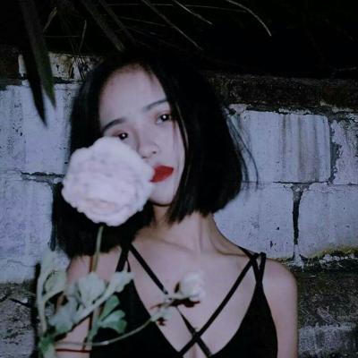 黑白头像情侣 女生带字图片