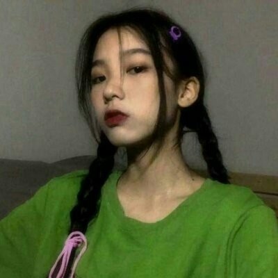 穿条纹衬衫的女生头像图片
