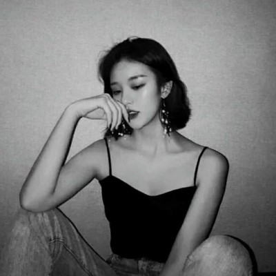 穿条纹衬衫的女生头像图片