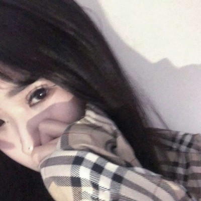 穿条纹衬衫的女生头像图片