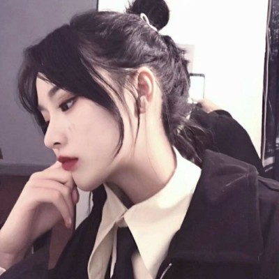 穿条纹衬衫的女生头像图片