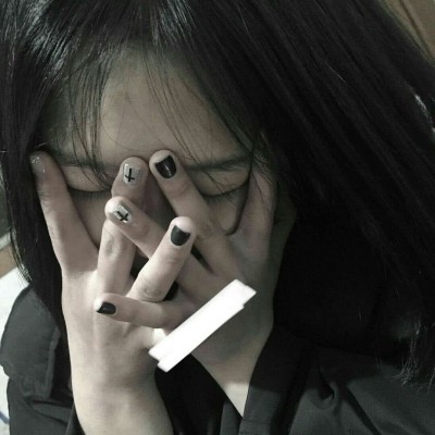 穿条纹衬衫的女生头像图片