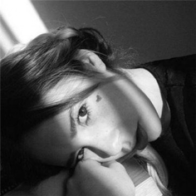 黑白长发女生低调头像图片图片