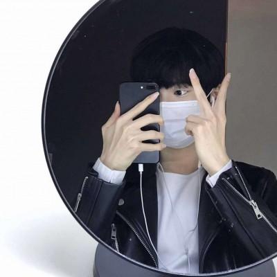 头像黑衣服男生图片