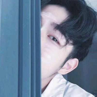 头像黑衣服男生图片