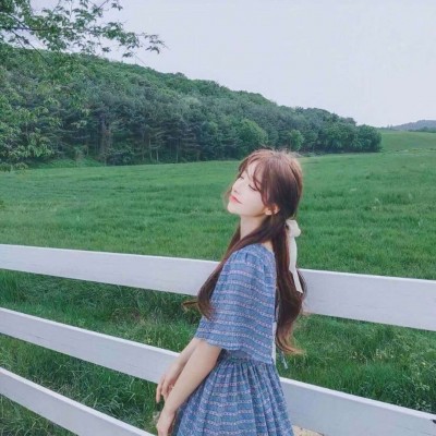 黑白伤感女生动漫头像图片