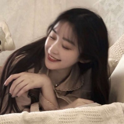 qq女生正面全身头像图片