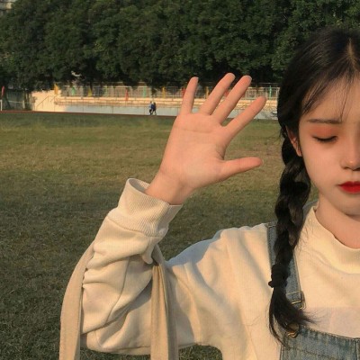 qq女生正面全身头像