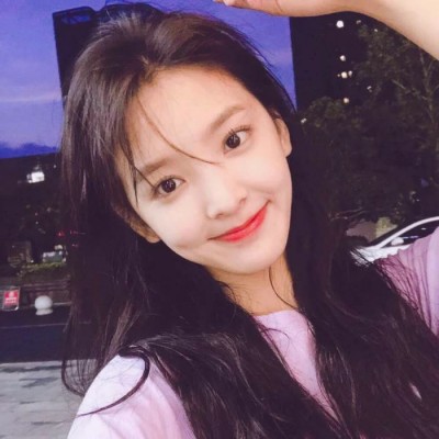 qq女生正面全身头像图片