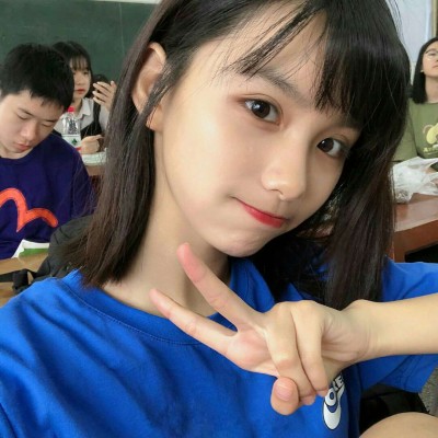 qq女生正面全身头像图片